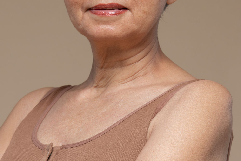 mature woman decollete